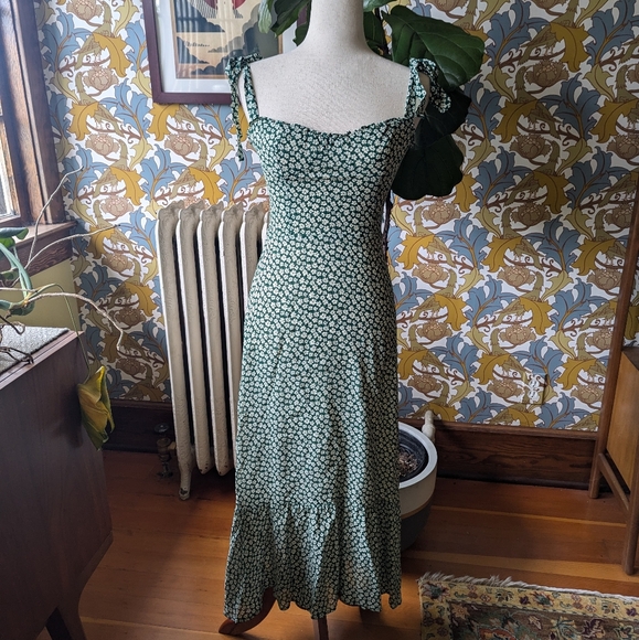 Reformation Dresses & Skirts - Floral Reformation Dress